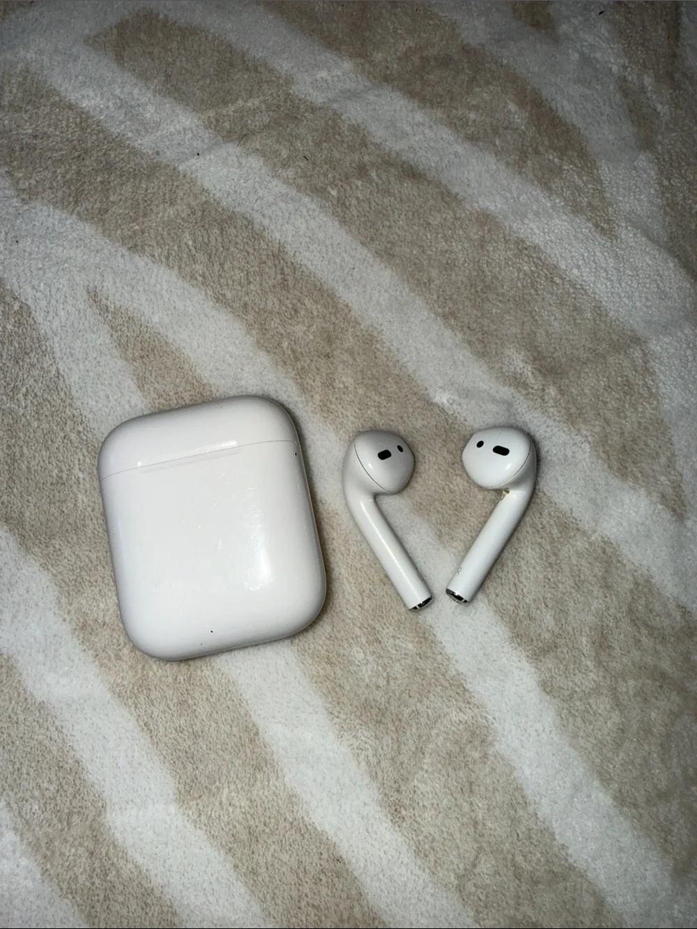 Apple 2nd generation AirPods with Charging case